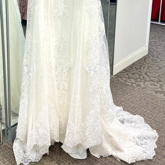 Brand New Wedding Dress Just Picked Up In May 2024. - Picture 3 of 8
